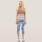 Elegantes und Whimsical Blue Floral Summer Pattern Capri Leggings (Vorderseite)