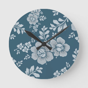 Elegantes Vintage-Blumenmuster in Blau Runde Wanduhr