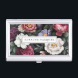 Elegantes Vintages dunkles Blumen auf Schwarzem Visitenkarten Dose<br><div class="desc">Nichts kombiniert Einzigartigkeit und Art für das berufliche wie mit Monogramm GeschäftsKartenhalter. Diese herrlichen, personalisierten Hüllen behalten Sie organisiert, also sind Ihre Karten immer an Hand. Plus, verlassen Sie einen dauerhaften Eindruck auf Ihren Kunden. Fügen Sie Ihre kundenspezifische Benennung diesem Entwurf, indem Sie die Kästen verwenden "redigieren dieser Entwurfsschablone" auf...</div>