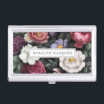 Elegantes Vintages dunkles Blumen auf Schwarzem Visitenkarten Dose<br><div class="desc">Nichts kombiniert Einzigartigkeit und Art für das berufliche wie mit Monogramm GeschäftsKartenhalter. Diese herrlichen, personalisierten Hüllen behalten Sie organisiert, also sind Ihre Karten immer an Hand. Plus, verlassen Sie einen dauerhaften Eindruck auf Ihren Kunden. Fügen Sie Ihre kundenspezifische Benennung diesem Entwurf, indem Sie die Kästen verwenden "redigieren dieser Entwurfsschablone" auf...</div>