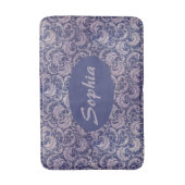 Elegantes, Vintages Lila Damask-Muster Badematte (Vorderseite Vertikal)