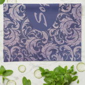Elegantes, Vintages Lila Damask-Muster Geschirrtuch (Gefaltet)