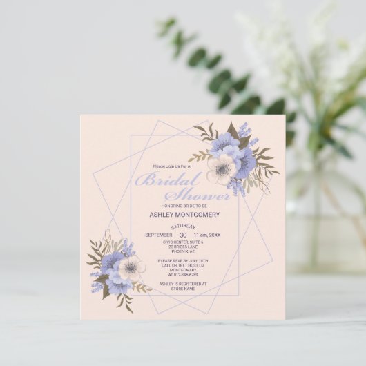 Elegantes Violet Fünf-Petal-Rose-Brautparty Einladung (Stehend Vorderseite)