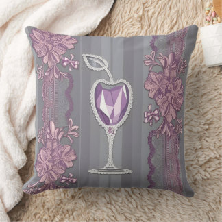 Elegantes violettes Kristallglas mit Lavendelspitz Kissen