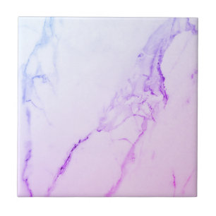 Elegantes violettes Marmordesign Fliese