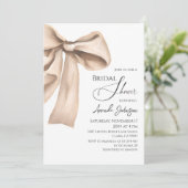 Elegantes Watercolor Beige Bow Brautparty Einladung (Stehend Vorderseite)