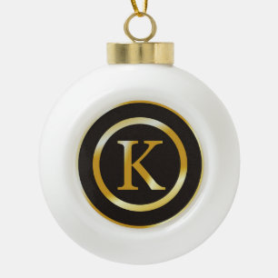 Elegantes Weihnachten des Goldmonogramm-K Keramik Kugel-Ornament