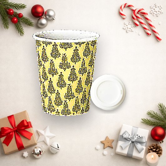 Elegantes Weihnachtsbaum-Musterdesign in Beige Pappbecher
