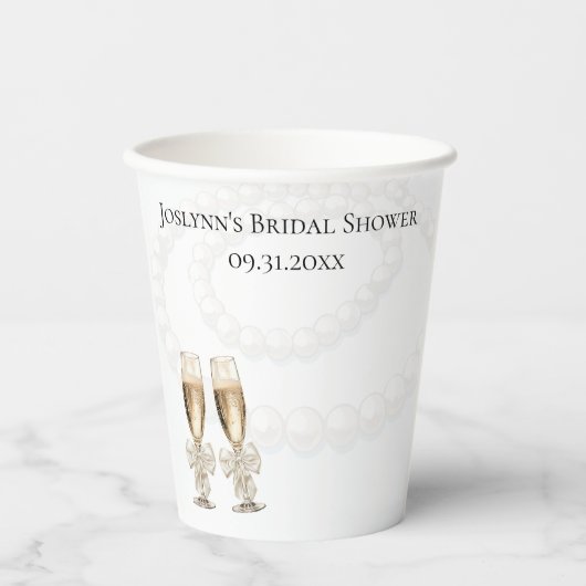 Elegantes Weiß Perlen & Prosecco Brautparty Pappbecher (Vorderseite)