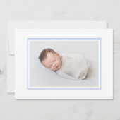 Elegantes Weiß und Blau Foto Birth Ankündigung (Vorderseite)