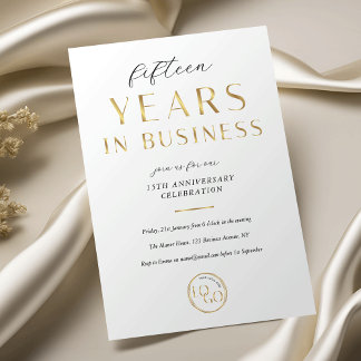 Elegantes Weiß- und Gold-Logo-Unternehmensjubiläum Einladung