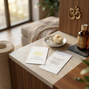 Elegantes Weiß- und Goldfolien-Lotus-Yoga-Instrukt Visitenkarte