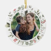 Elegantes Weiß Winter Greenery Kranz 1 Foto Keramik Ornament (Vorne)