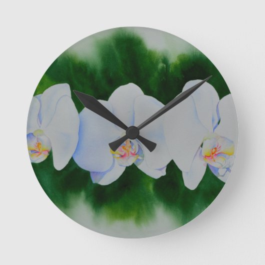 Elegantes, weißes Aquarell-Orchideenbild Runde Wanduhr (Vorderseite)