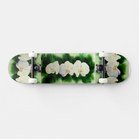 Elegantes, weißes Aquarell-Orchideenbild Skateboard (Horizontal)
