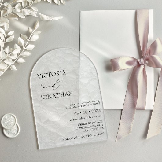 Elegantes, weißes Blumenmuster Hochzeit Acryleinladungen