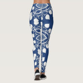 Elegantes, weißes Blumenmuster-Muster auf Deep Blu Leggings (Rückseite)