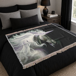 Elegantes weißes Einhorn mit fließender Mähne, lil Decke