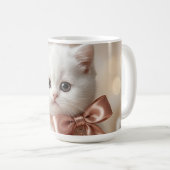 Elegantes Weißes Kätzchen Boutique Kaffeetasse (VorderseiteRechts)