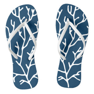 Elegantes weißes Korallenmuster - Aquamarines Blau Badesandalen