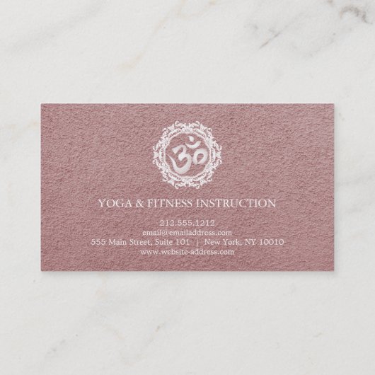 Elegantes weißes Mandala Art Om Logo Yoga Visitenkarte (Rückseite)