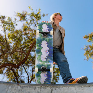 Elegantes weißes Orchid-Aquarellbild Skateboard