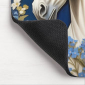 Elegantes weißes Pony und vergiss-Me-Nots Mousepad (Ecke)