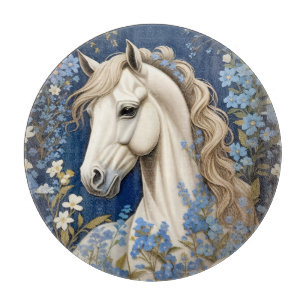 Elegantes weißes Pony und vergiss-Me-Nots Schneidebrett
