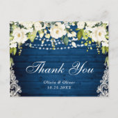 Elegantes weißes Rosen und rustikales Holz Vielen Postkarte (Vorderseite)