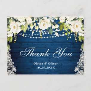 Elegantes weißes Rosen und rustikales Holz Vielen  Postkarte