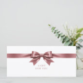 Elegantes weißes Schleifen-QR-Code-Geschenkgutsche (Stehend Vorderseite)
