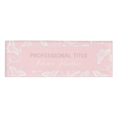 Elegantes weißes Schmetterlingsmuster Rosa Design Namenschild (Vorderseite)