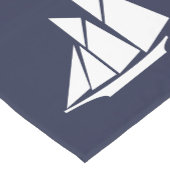 Elegantes weißes Segelboot-u. Marine-Nautischblau Kurzer Tischläufer (Ecke)