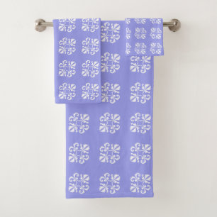 Elegantes weißes Spitzenmuster auf Hellblau Badhandtuch Set