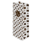 Elegantes weißes und braunes, kariertes Muster Geschenktüte Für Weinflaschen (Vorderseite Schrägansicht)