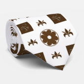 Elegantes weißes und braunes, kariertes Muster Krawatte (Gerollt)