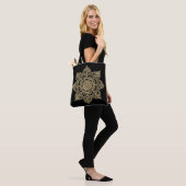 Elegantes Weißgold Mandala Blumenmuster Tasche (Am Model)
