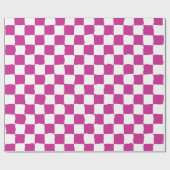 Elegantes White and Fuchsia Checkerboard Malerei Geschenkpapier (Flach)