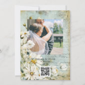 Elegantes White Daisy Foto QR Code Wedding Einladung (Rückseite)
