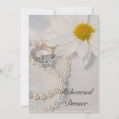 Elegantes White Daisy Hochzeit Probe Dinner Einladung (Vorderseite)