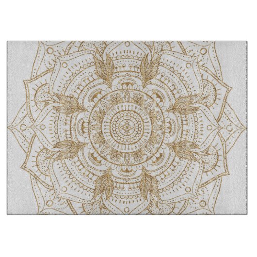 Elegantes White & Gold Mandala Handgezeichnetes De Schneidebrett (Vorderseite)