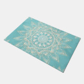 Elegantes White Gold Mandala Sky Blue Design Fußmatte (Schrägansicht)