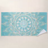 Elegantes White Gold Mandala Sky Blue Design Strandtuch (Vorderseite)