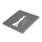 Elegantes White Gown on Gray - Stilvolles, einfach Fliese (Seite)