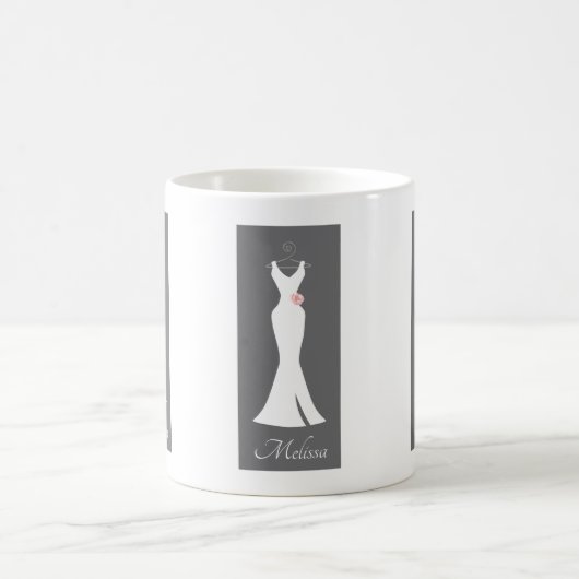 Elegantes White Gown on Gray - Stilvolles, einfach Kaffeetasse (Mittel)