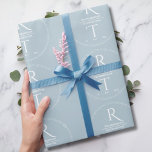 Elegantes White Gray Monogram Wedding Wrapping Pap Geschenkpapier<br><div class="desc">Die Mongram Wedding Suite mit dem eleganten, modernen Script Foto in Weiß und Weiß. Jedes Stück ist sorgfältig entworfen, um ein einheitliches elegantes Aussehen und Gefühl zu schaffen. Diese Kollektion umfasst alle wichtigen Hochzeitsstipps wie Rett-the-Date-Postkarten, Einladungen, RSVP-Karten, Geschenkpackungen oder Greifkästen und jedes Element Ihrer Hochzeitssuite mit einem eleganten Monogramm und/oder...</div>