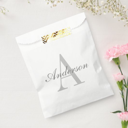 Elegantes White & Gray Monogramm Geschenktütchen (Versiegelt)