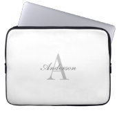 Elegantes White & Gray Monogramm Laptopschutzhülle (Vorderseite)