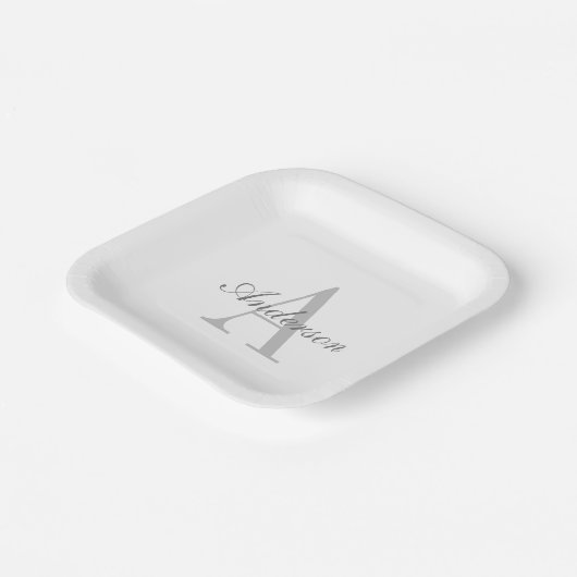 Elegantes White & Gray Monogramm Pappteller (Gewinkelt)