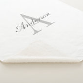 Elegantes White & Gray Monogramm Sherpadecke (3/4)